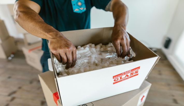 4 Easy Tips to Pack Fragile Items for International Shipping
