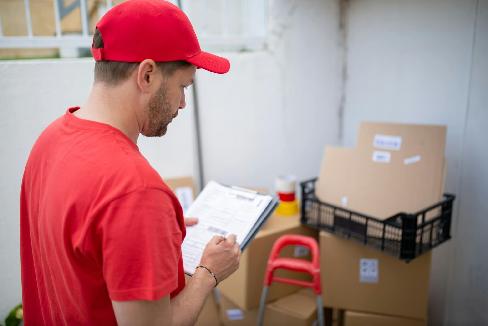 Domestic vs. International Parcel Shipping: What’s the Difference?